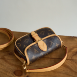 Handmade messenger bag with high sense of leisure trend