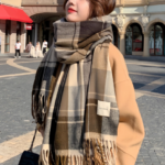 2025 Autumn/Winter New Style Korean-Style Versatile High-Class Check Scarf for Couples, Warm and Comfortable, Skin-Friendly Neckwear